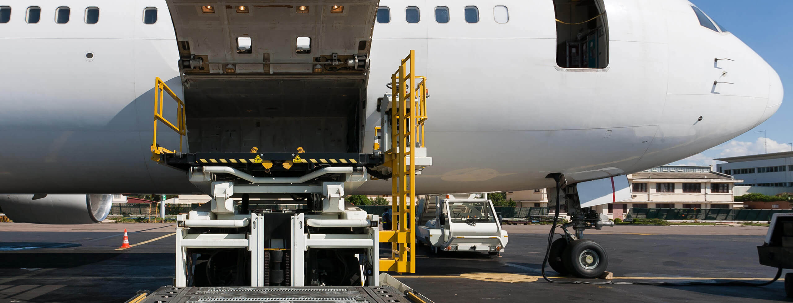 cargo load on plane