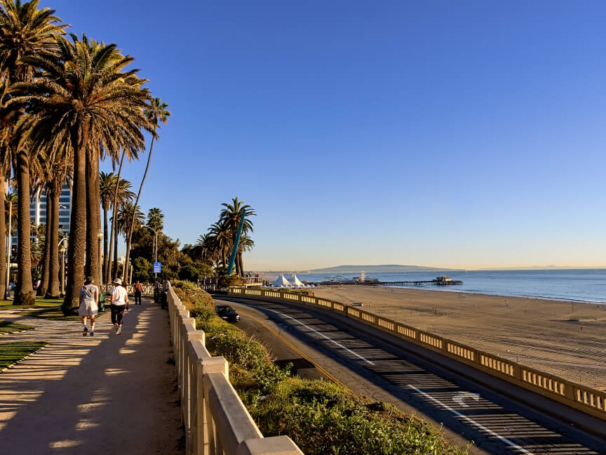 <h3 class='heading-large'>Sandcastles and Seashells</h3><p>We're lucky to be able to work in a place with ocean views, where it is always easy to find a moment of calm.</p>